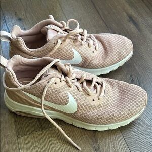 Nike Air Max Motion 11 shoes ! Size 9.5 Women's Blush Athletic Shoes